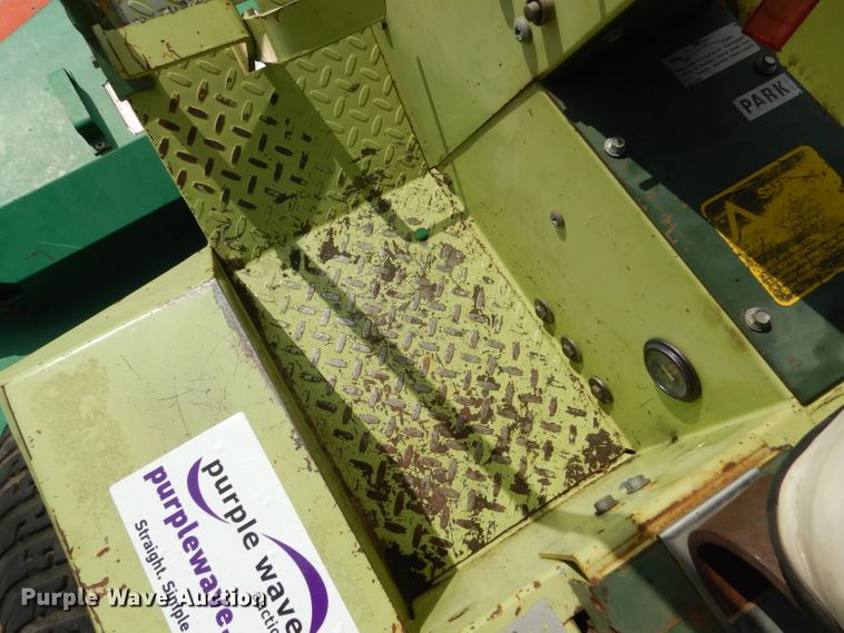 image for item DF2653 2002 Cushman Frontline 898807  lawn mower