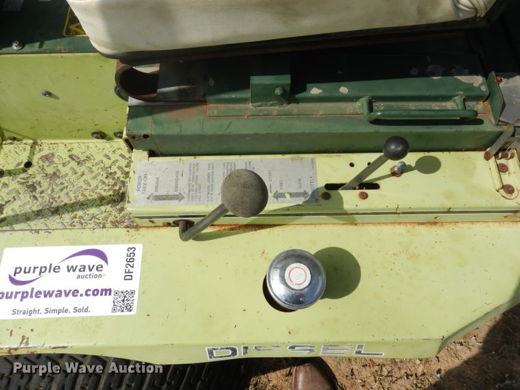 image for item DF2653 2002 Cushman Frontline 898807  lawn mower