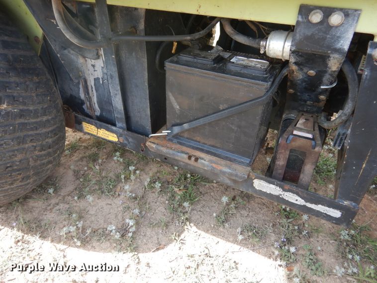 image for item DF2653 2002 Cushman Frontline 898807  lawn mower