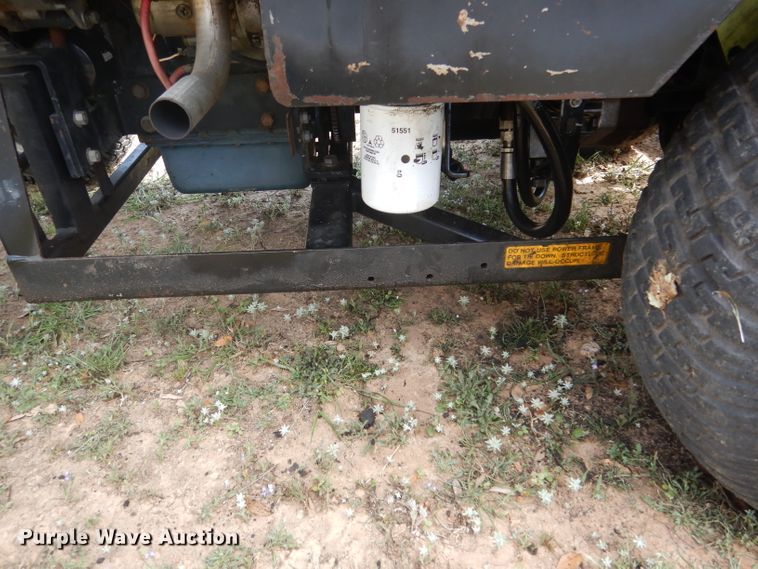 image for item DF2653 2002 Cushman Frontline 898807  lawn mower