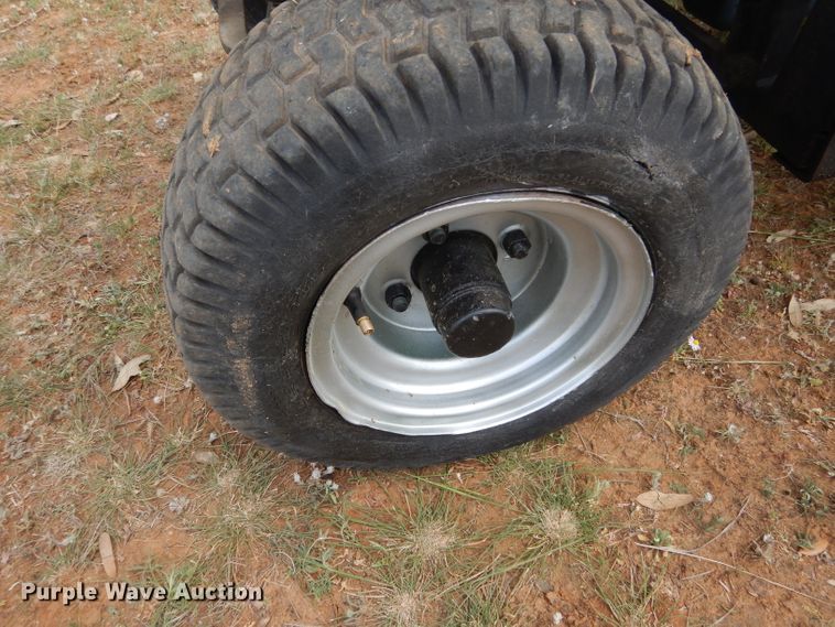 image for item DF2653 2002 Cushman Frontline 898807  lawn mower