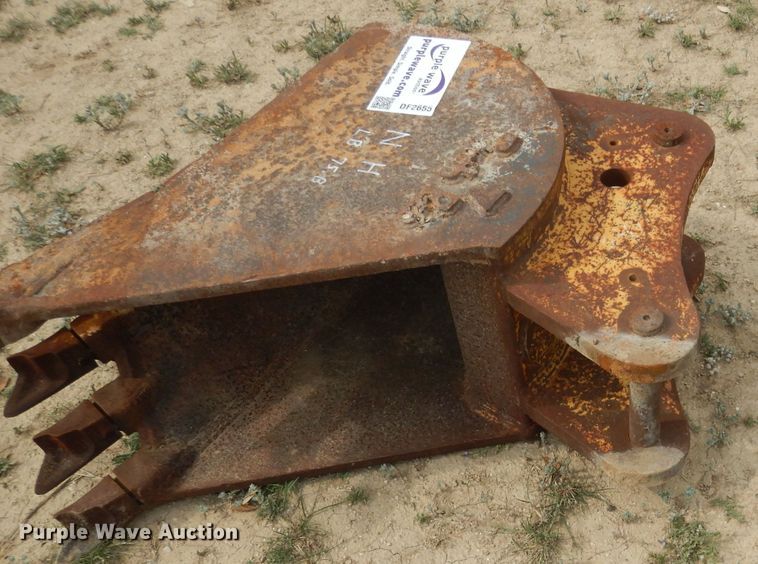 image for item DF2655 18"W backhoe bucket