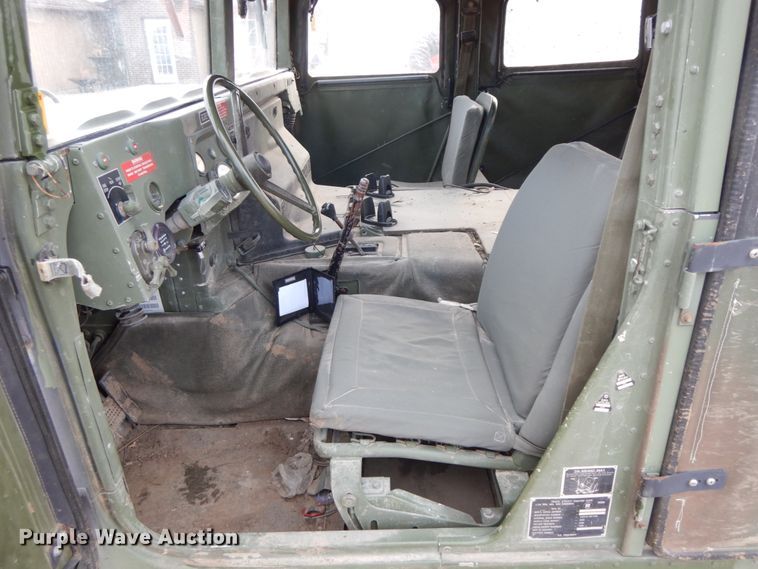 image for item DF6491 1990 Am General M998 Humvee  SUV