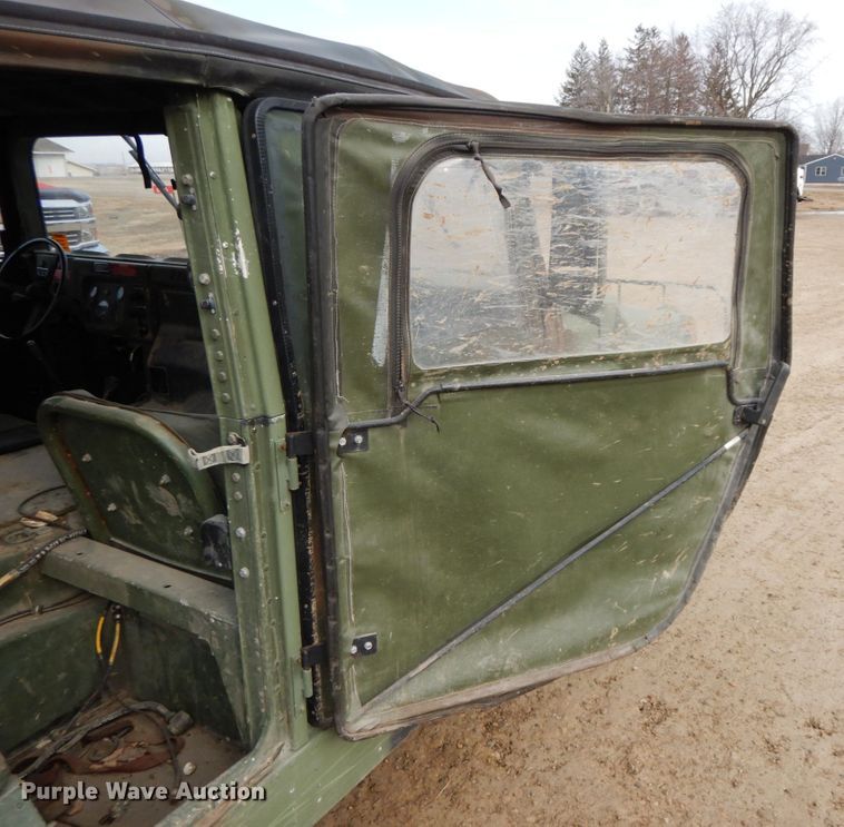 image for item DF6491 1990 Am General M998 Humvee  SUV