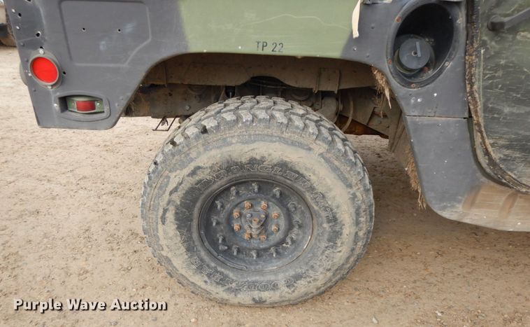 image for item DF6491 1990 Am General M998 Humvee  SUV