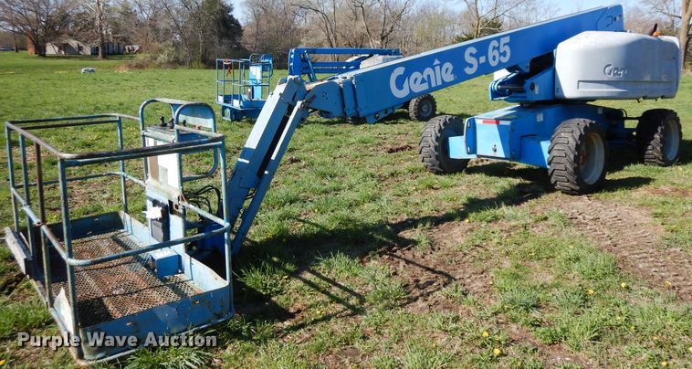 image for item DF6771 2004 Genie S-65  boom lift