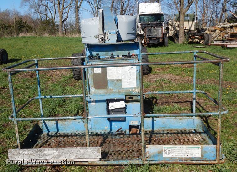 image for item DF6771 2004 Genie S-65  boom lift