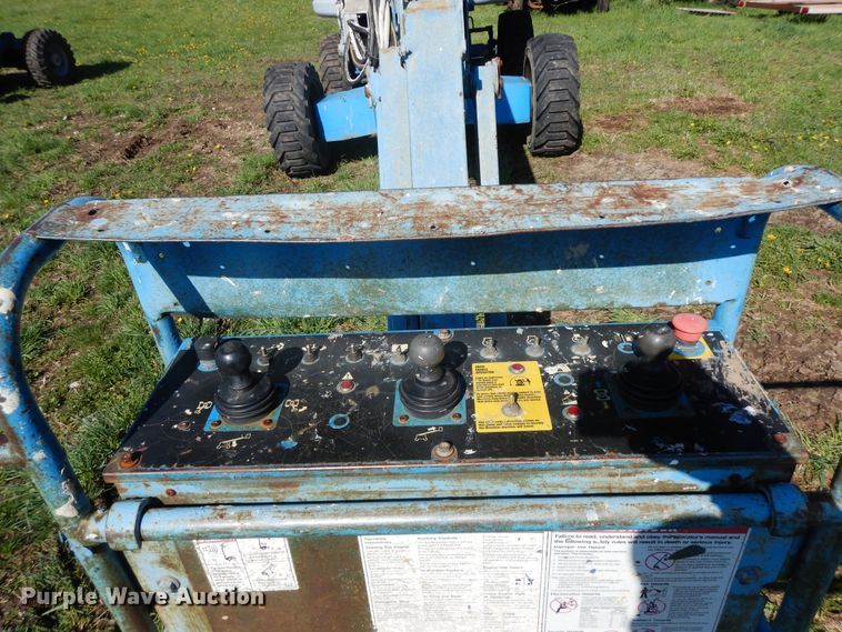 image for item DF6771 2004 Genie S-65  boom lift