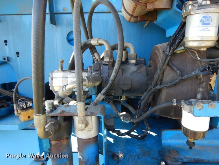 image for item DF6771 2004 Genie S-65  boom lift