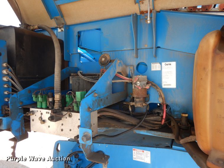 image for item DF6771 2004 Genie S-65  boom lift