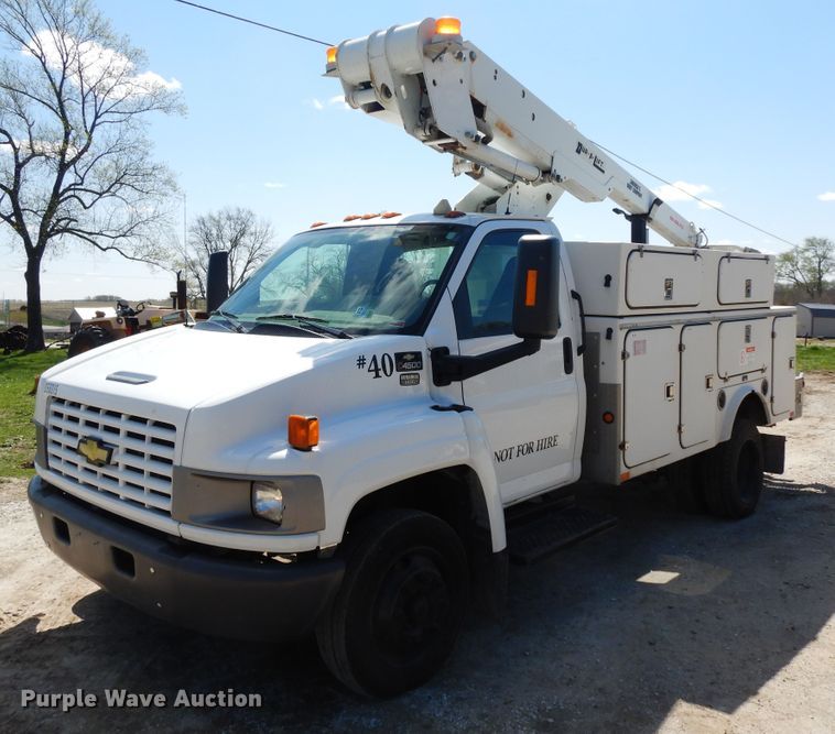image for item DF6773 2005 GMC C4500  bucket truck