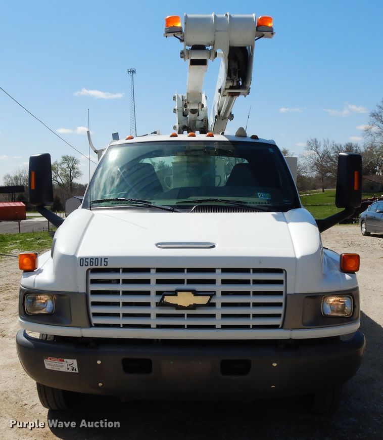 image for item DF6773 2005 GMC C4500  bucket truck
