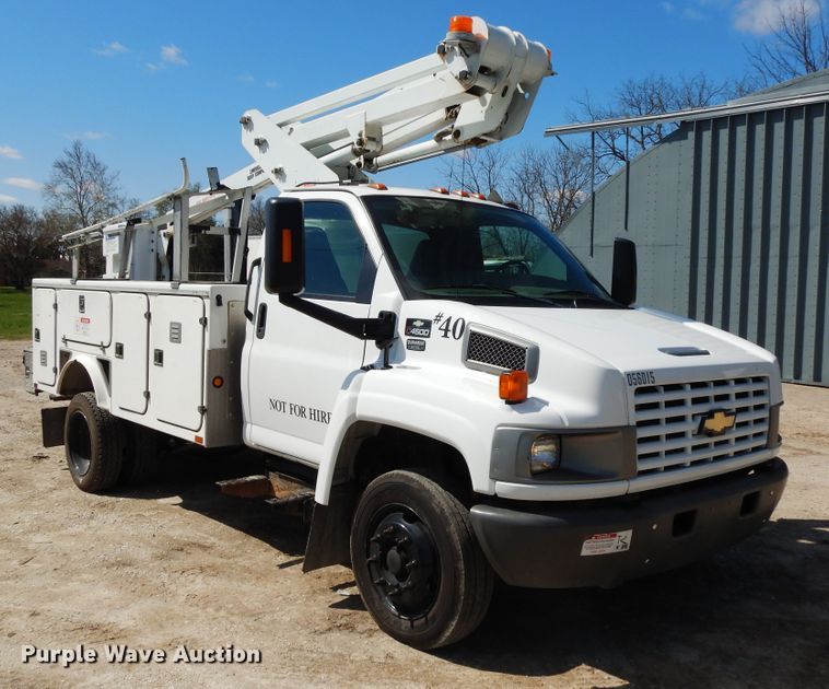 image for item DF6773 2005 GMC C4500  bucket truck