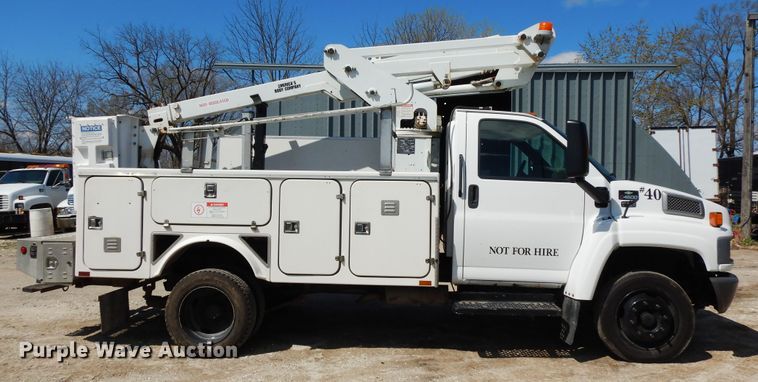 image for item DF6773 2005 GMC C4500  bucket truck