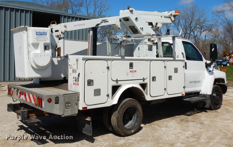 image for item DF6773 2005 GMC C4500  bucket truck
