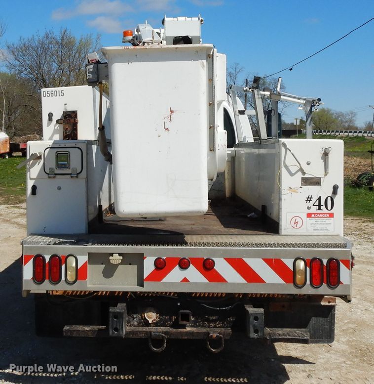 image for item DF6773 2005 GMC C4500  bucket truck