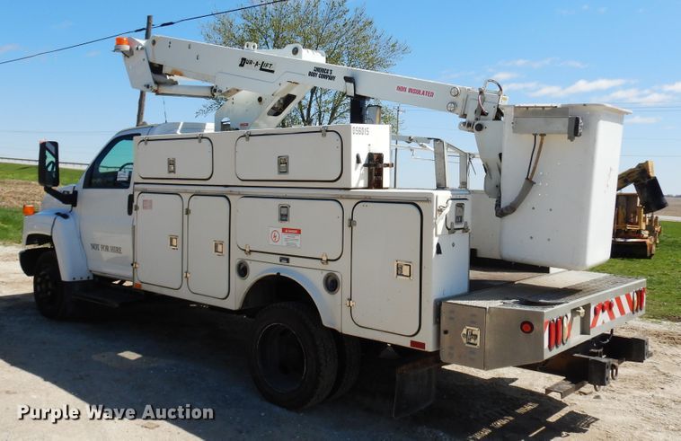 image for item DF6773 2005 GMC C4500  bucket truck