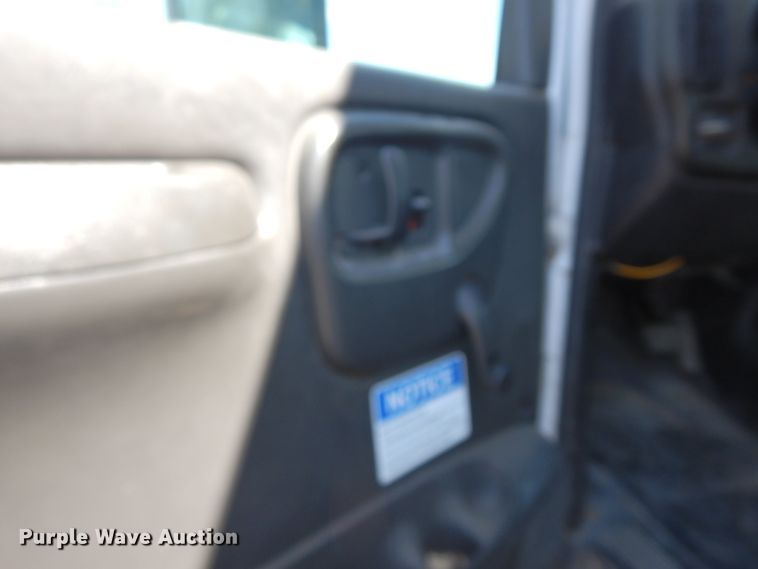 image for item DF6773 2005 GMC C4500  bucket truck