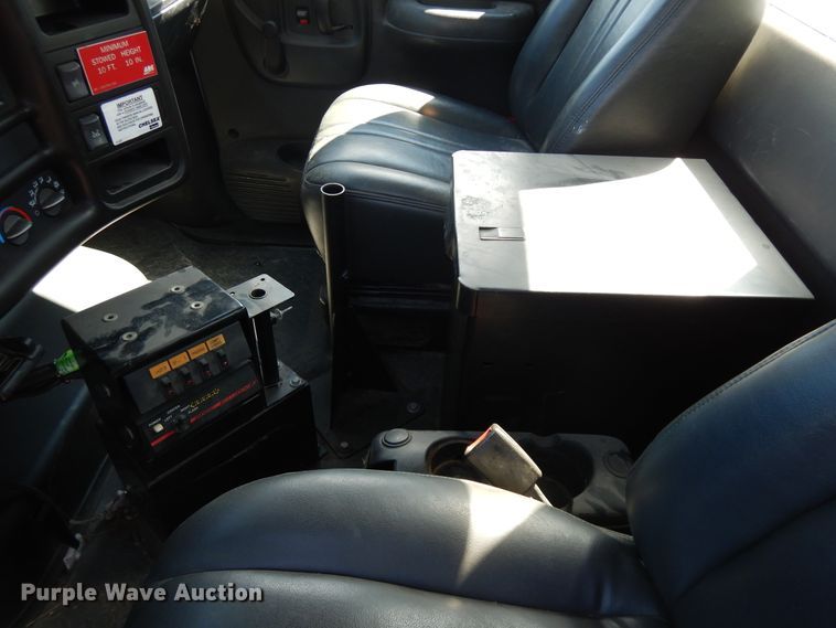 image for item DF6773 2005 GMC C4500  bucket truck