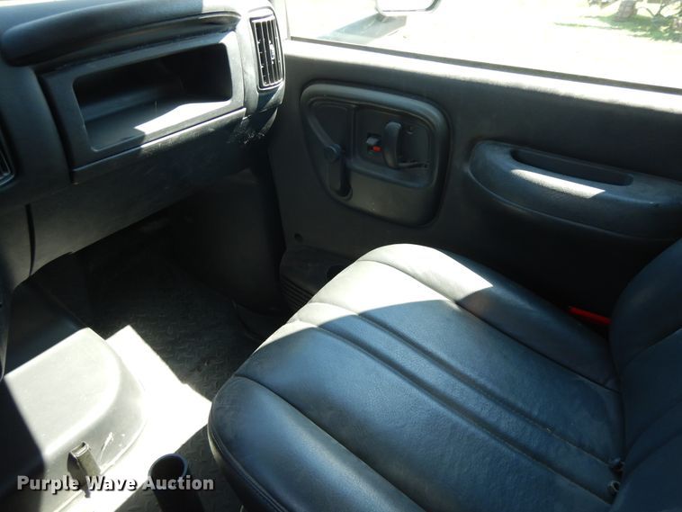 image for item DF6773 2005 GMC C4500  bucket truck