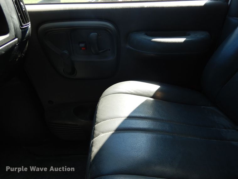 image for item DF6773 2005 GMC C4500  bucket truck