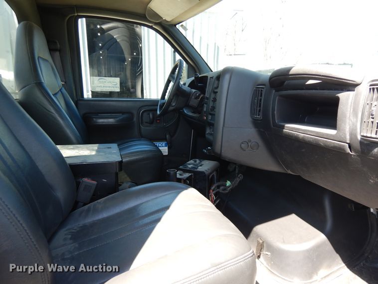 image for item DF6773 2005 GMC C4500  bucket truck