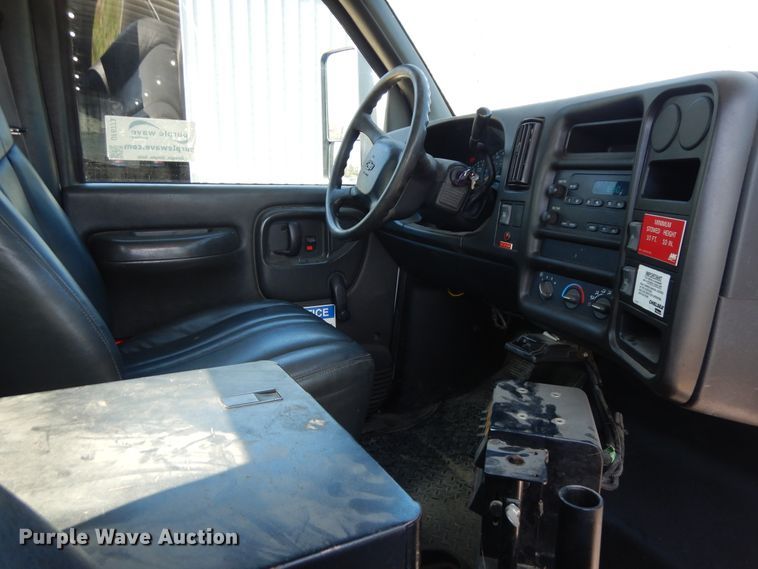 image for item DF6773 2005 GMC C4500  bucket truck