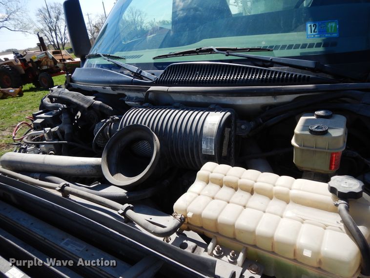 image for item DF6773 2005 GMC C4500  bucket truck