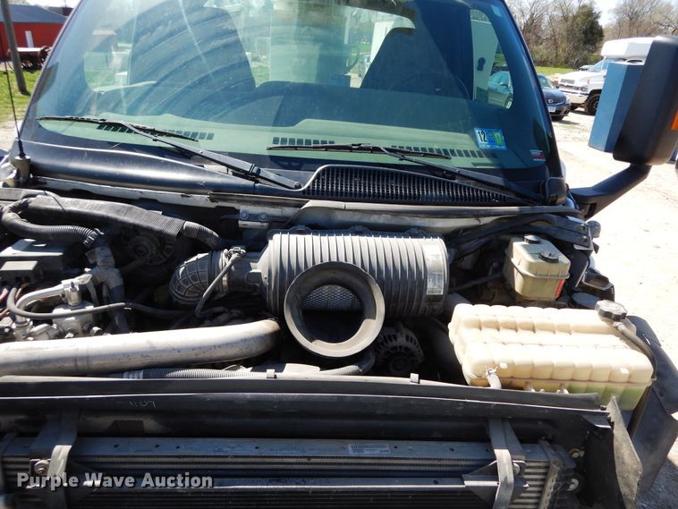 image for item DF6773 2005 GMC C4500  bucket truck