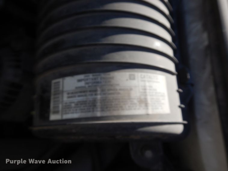 image for item DF6773 2005 GMC C4500  bucket truck