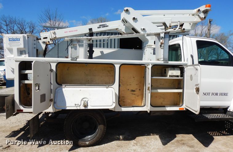 image for item DF6773 2005 GMC C4500  bucket truck