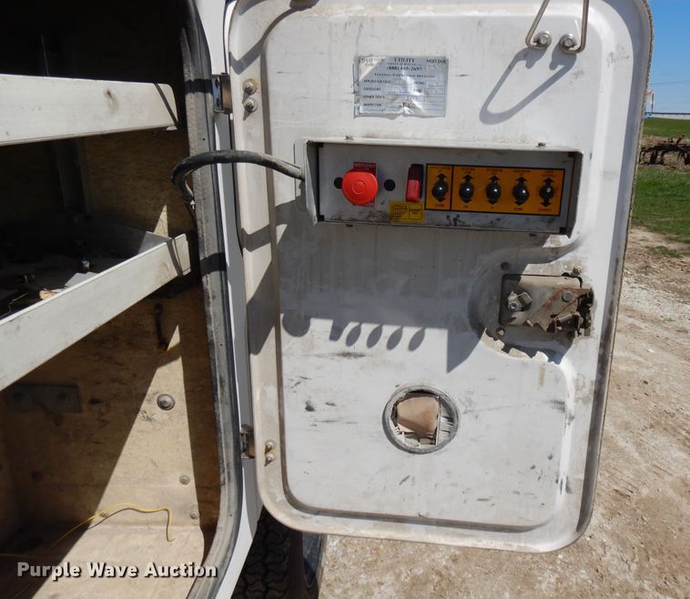 image for item DF6773 2005 GMC C4500  bucket truck