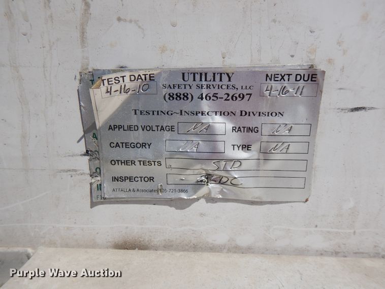 image for item DF6773 2005 GMC C4500  bucket truck