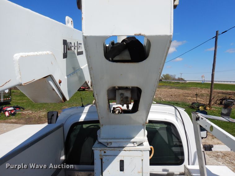 image for item DF6773 2005 GMC C4500  bucket truck