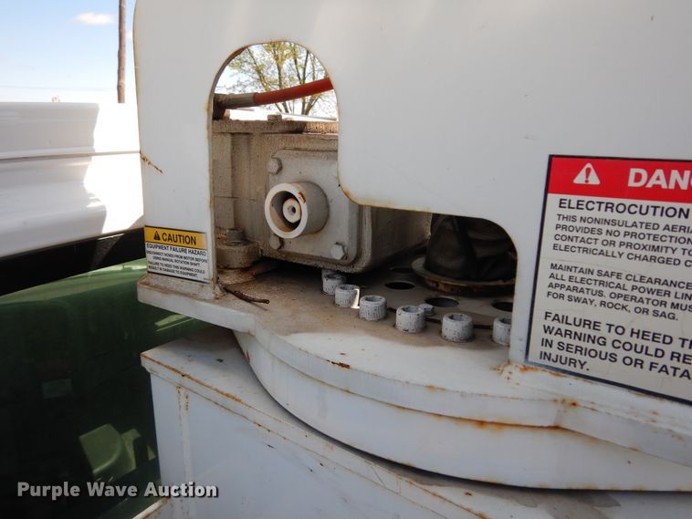 image for item DF6773 2005 GMC C4500  bucket truck