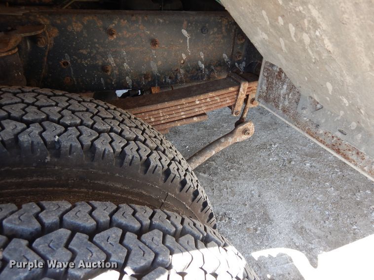 image for item DF6773 2005 GMC C4500  bucket truck