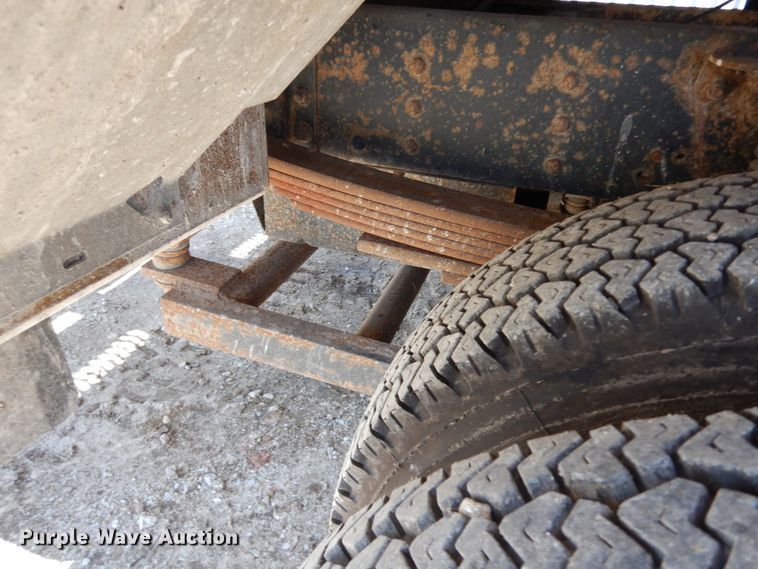 image for item DF6773 2005 GMC C4500  bucket truck