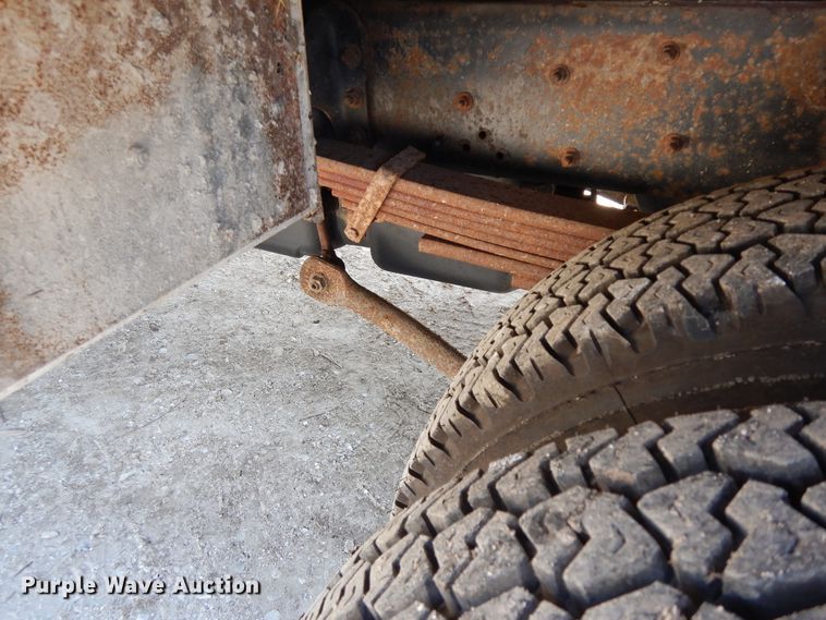 image for item DF6773 2005 GMC C4500  bucket truck