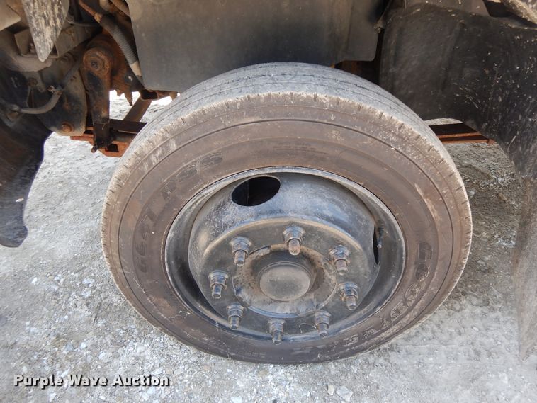 image for item DF6773 2005 GMC C4500  bucket truck