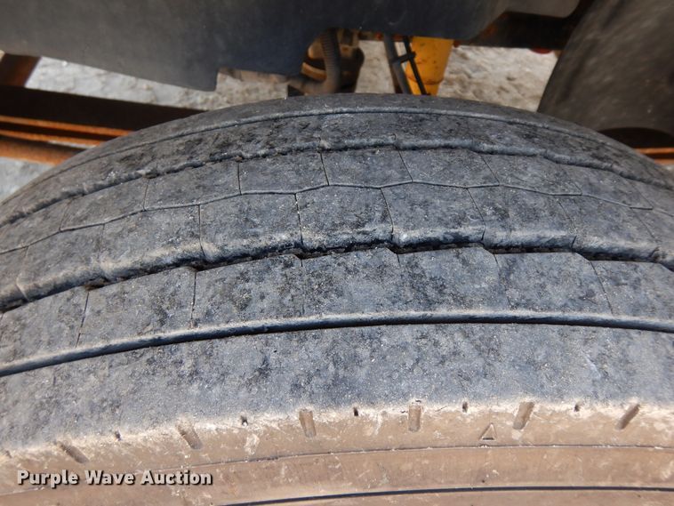 image for item DF6773 2005 GMC C4500  bucket truck