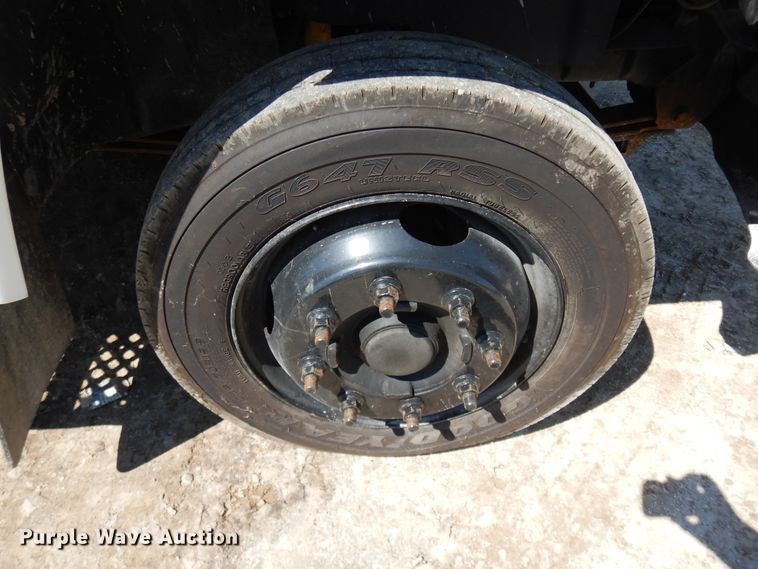 image for item DF6773 2005 GMC C4500  bucket truck