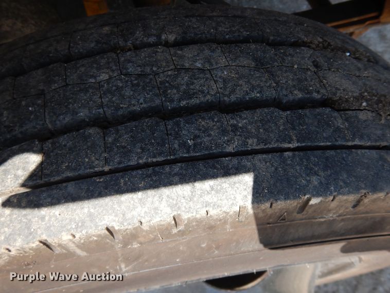 image for item DF6773 2005 GMC C4500  bucket truck