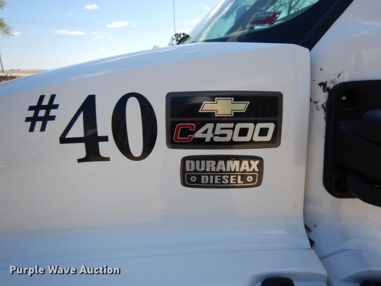 image for item DF6773 2005 GMC C4500  bucket truck