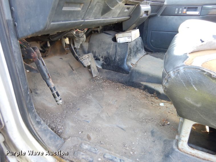 image for item DF6783 2002 Chevrolet C6500  rollback truck