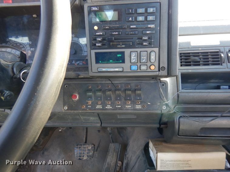 image for item DF6783 2002 Chevrolet C6500  rollback truck