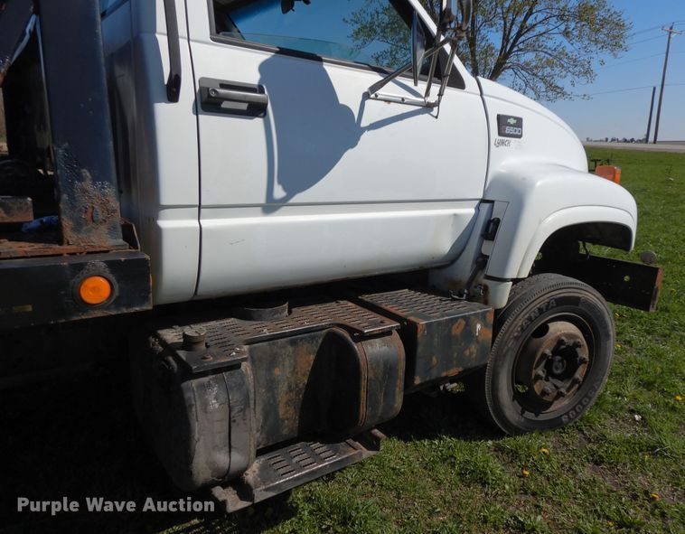 image for item DF6783 2002 Chevrolet C6500  rollback truck