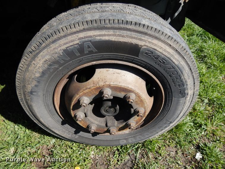 image for item DF6783 2002 Chevrolet C6500  rollback truck