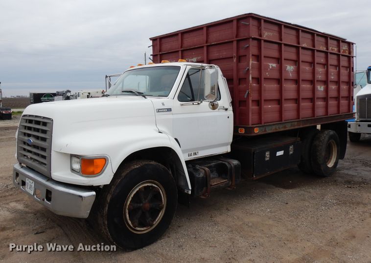 image for item DF6790 1995 Ford F700  grain truck