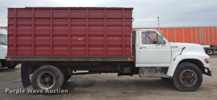 image for item DF6790 1995 Ford F700  grain truck