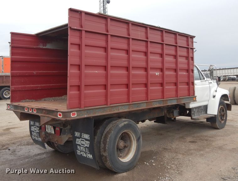 image for item DF6790 1995 Ford F700  grain truck